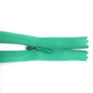 Rejtett cipzár 60 cm - világos zöld - 24
