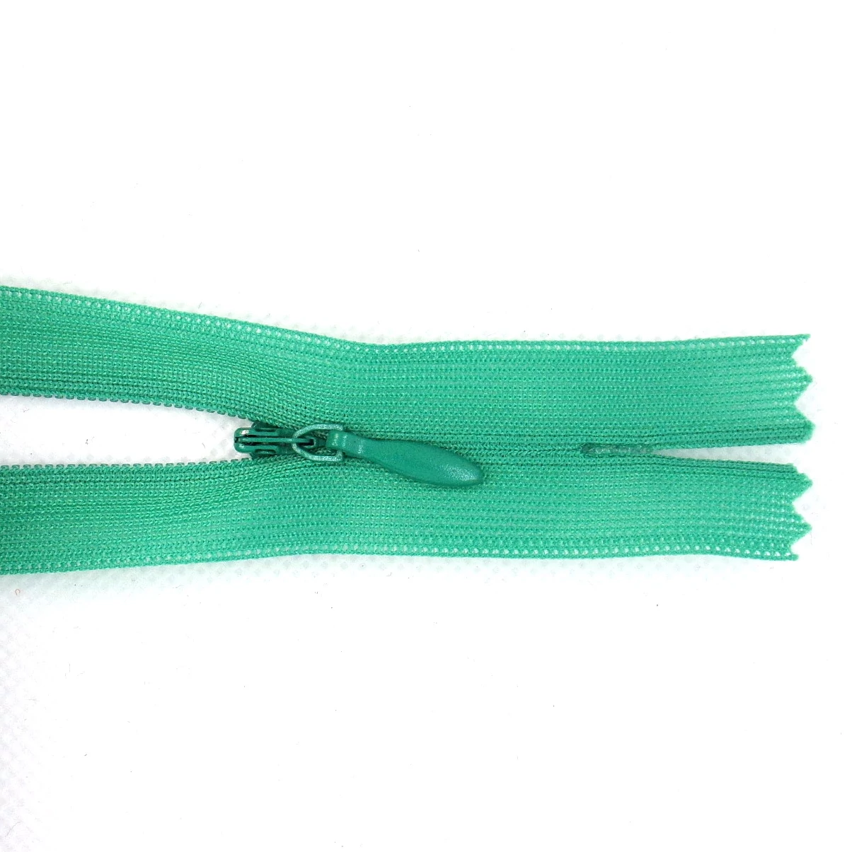 Rejtett cipzár 60 cm - világos zöld - 24