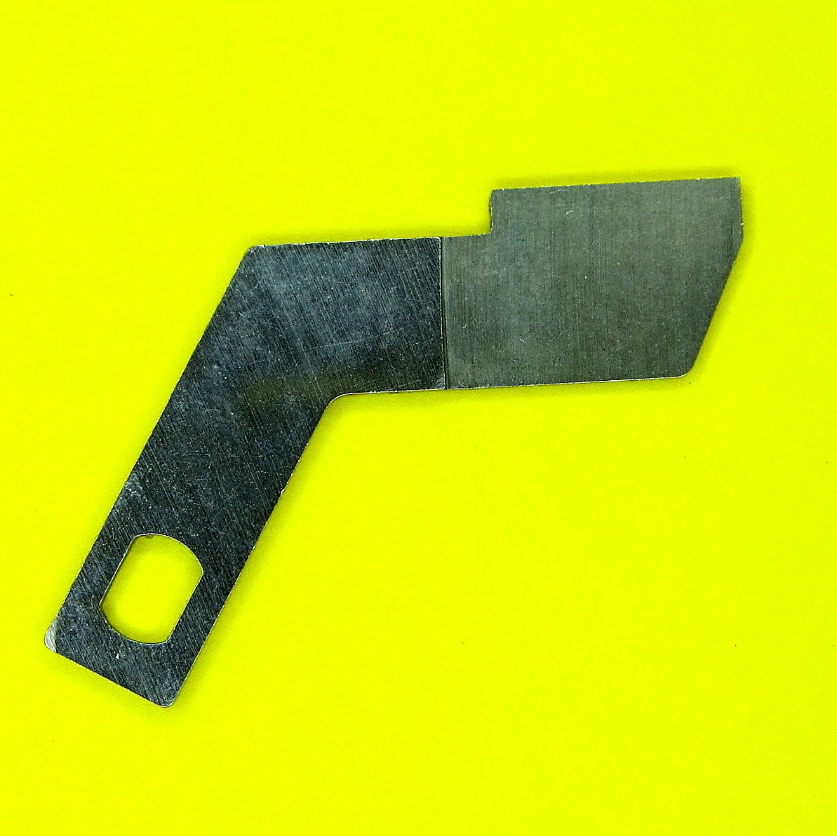 Elna 614 alsó kés -  10676-000